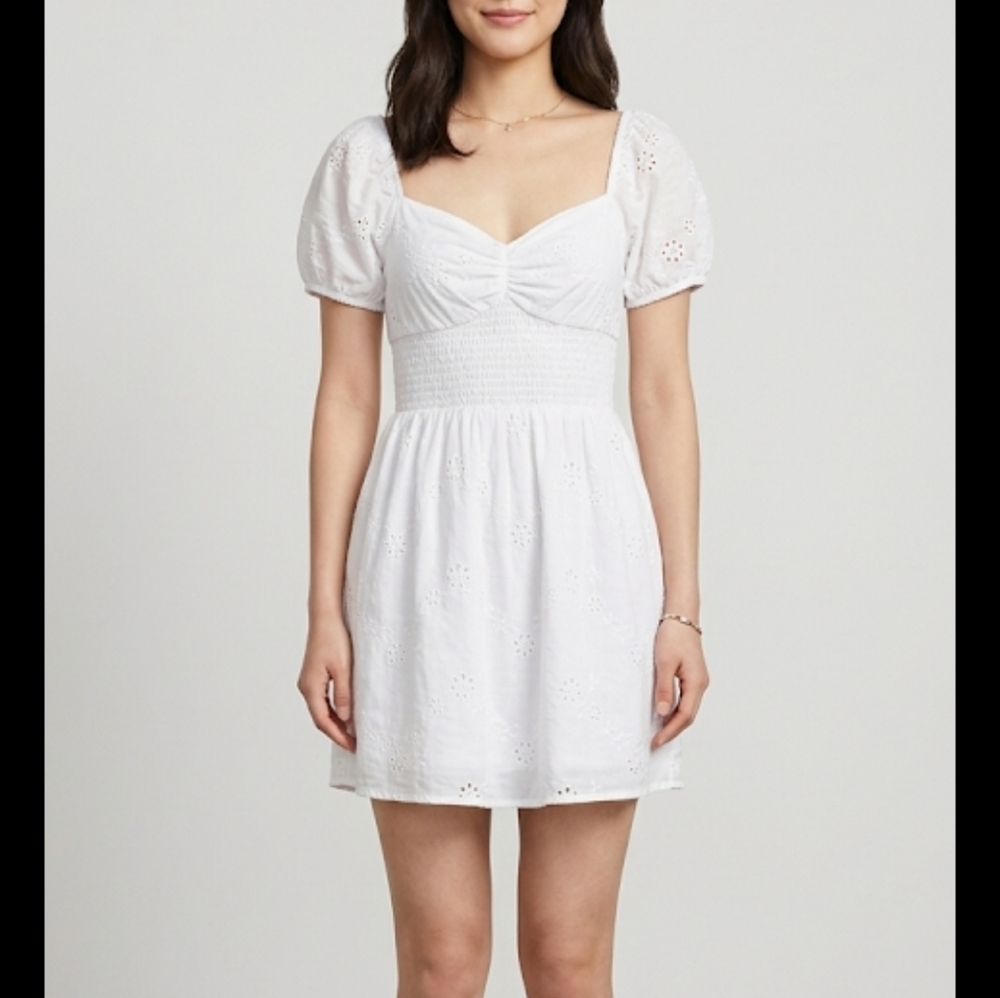 Hollister White Eyelet Dress Built In Shorts Size S Smocked Waist Puff Sleeves